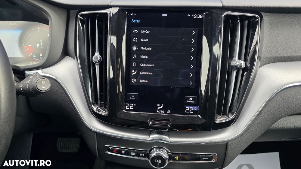 Volvo XC 60 B4 MHEV AT8 FWD Momentum Pro - 31