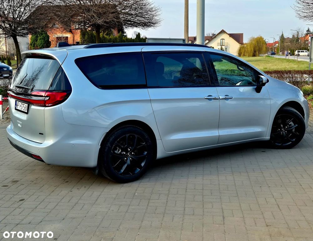 Chrysler Pacifica - 16