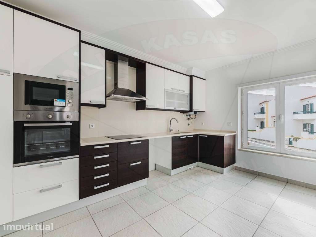 MORADIA T3+1 TOTALMENTE REMODELADA COM VISTA MAR NO CENTRO DA ERICEIRA - Grande imagem: 2/59