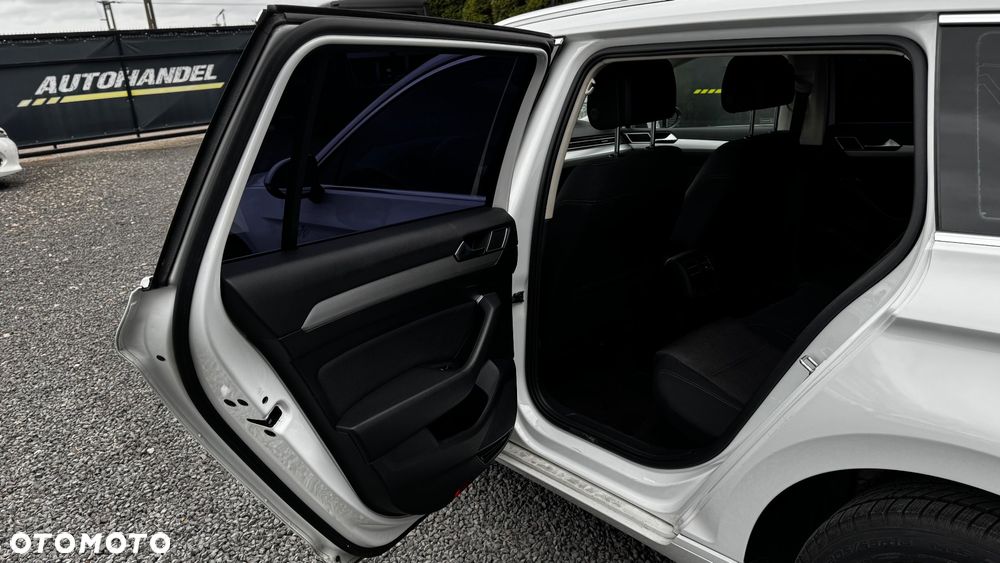 Volkswagen Passat - 20