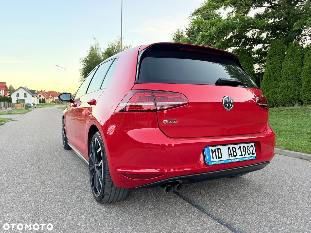 Volkswagen Golf - 22
