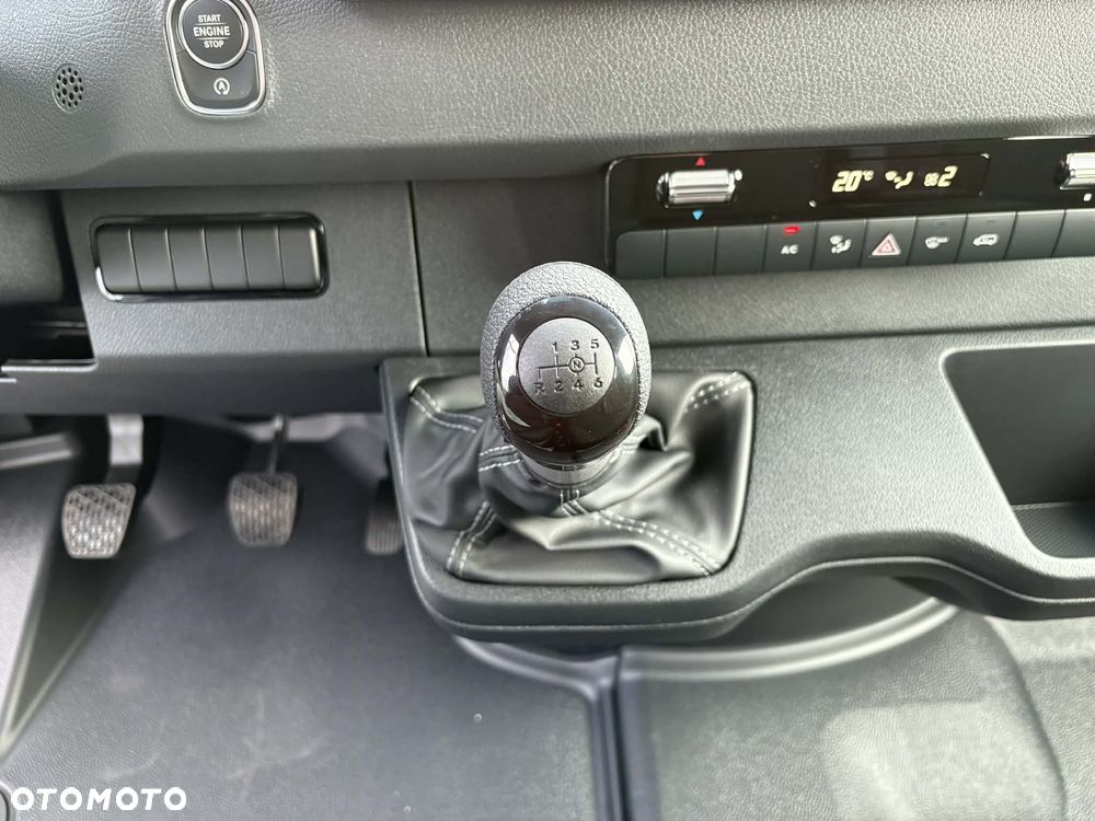 Mercedes-Benz Sprinter - 11