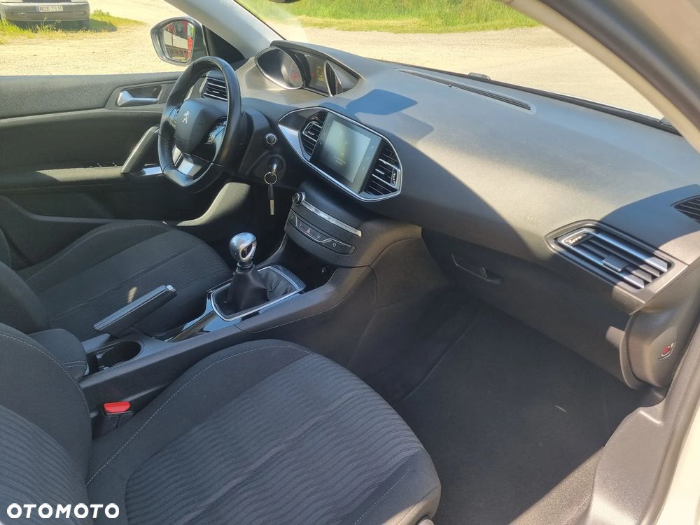 Peugeot 308 125 THP Active - 22