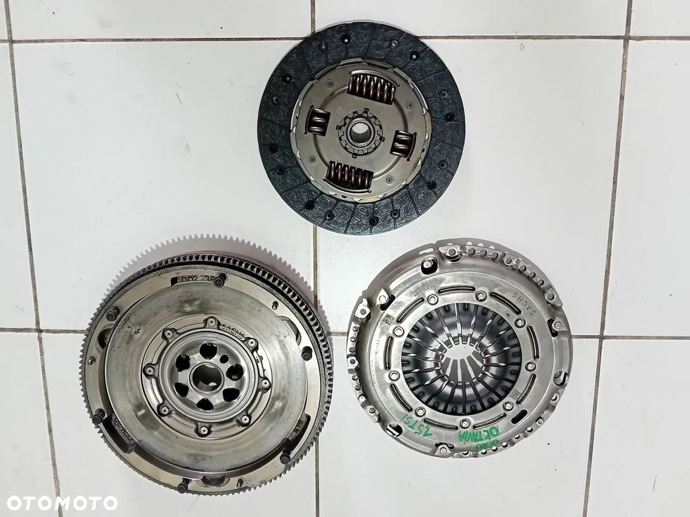 koło dwumasowe docisk tarcza Skoda Octavia III 1.5 TSI 2020 przebieg 12 tys 04E141016J  05E105266B - 1