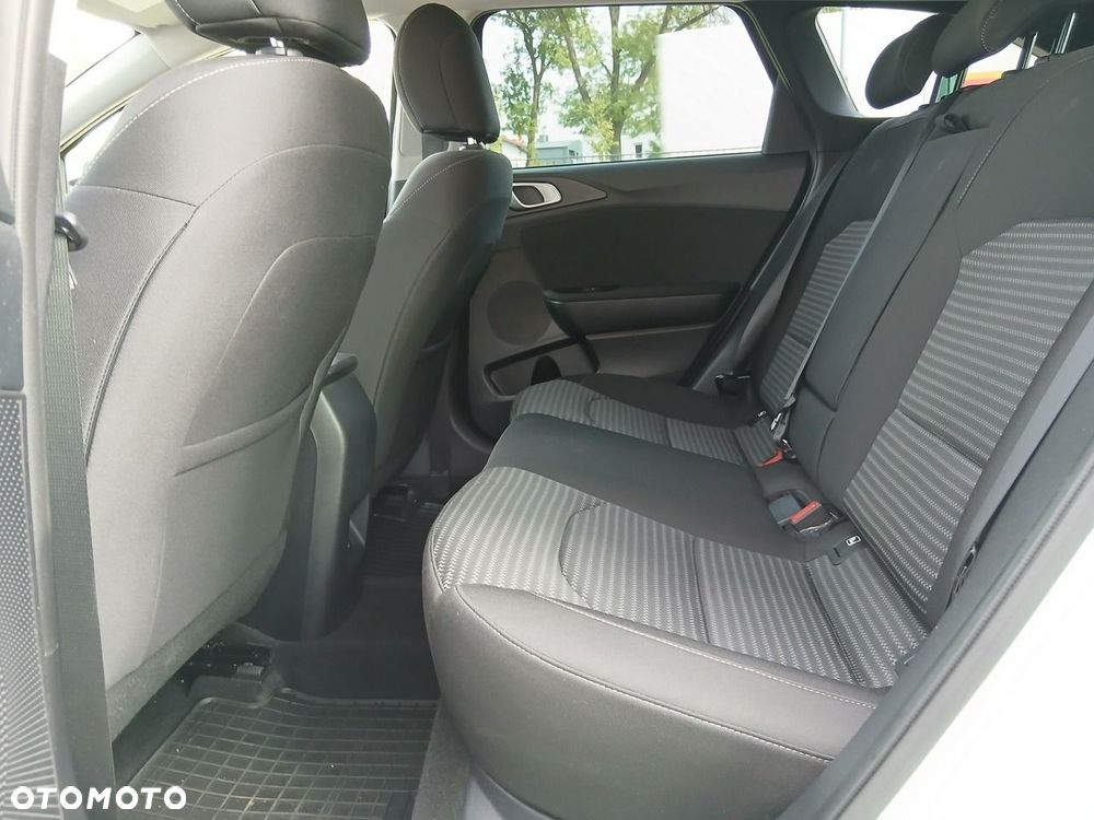 Kia Ceed 1.5 T-GDI M - 12
