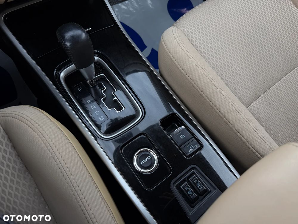 Mitsubishi Outlander 2.0 Intense + Navi 4WD CVT - 21