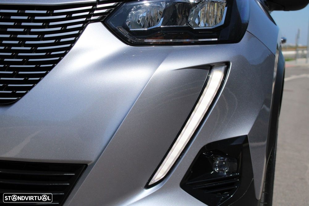 Peugeot e-2008 Allure - 12