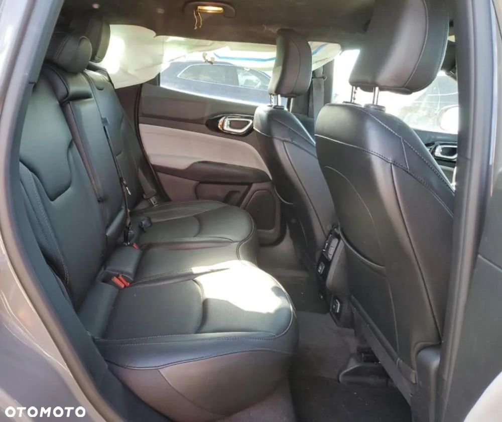 Jeep Compass - 10