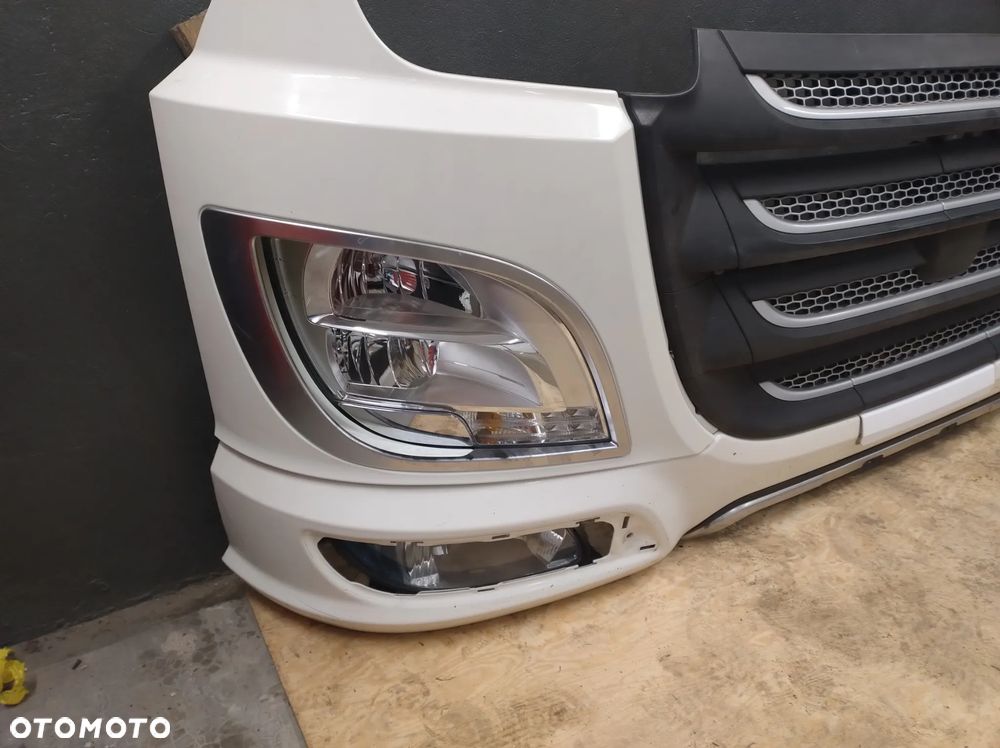 Zderzak reflektor grill belka daf xf 106 - 2