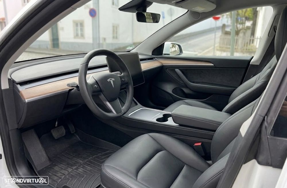 Tesla Model Y Long Range Dual Motor AWD — photo 3