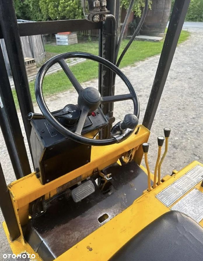 Caterpillar F35 - 15