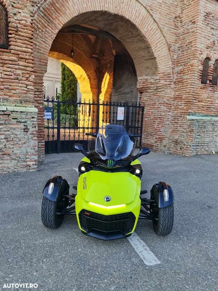 Can-Am Spyder - 2