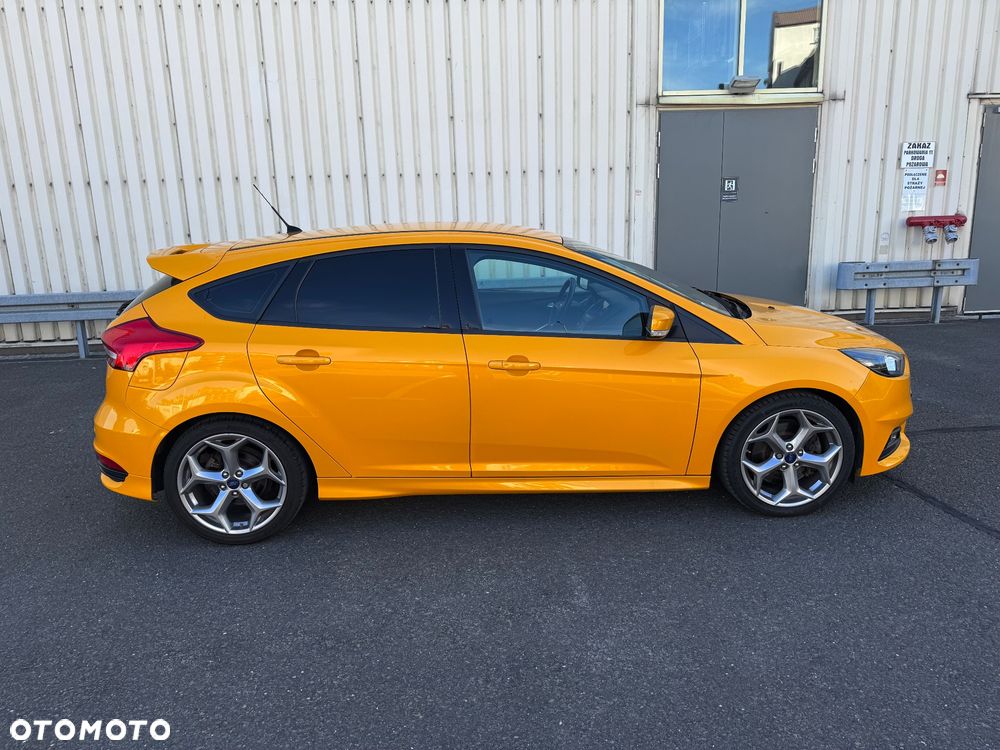 Ford Focus ST - 9