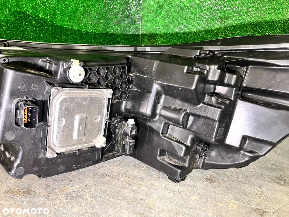 RENAULT TRAFIC III 2-GI LIFT 2021- LAMPA PRAWY PRZÓD PRAWA PRZEDNIA LEKKO USZKODZONA KOMPLETNA 260102899R - 6