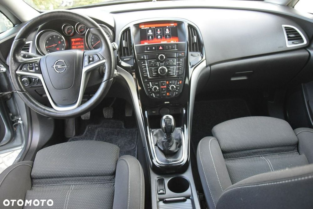 Opel Astra 1.4 Turbo Exklusiv - 26