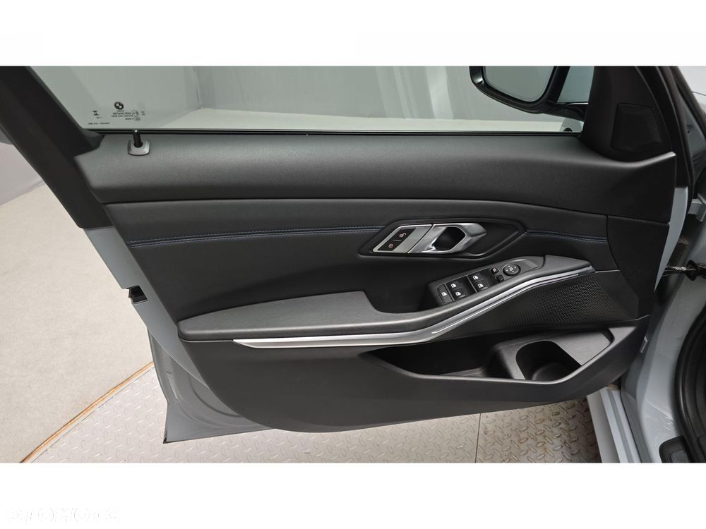BMW Seria 3 320d xDrive mHEV M Sport - 17