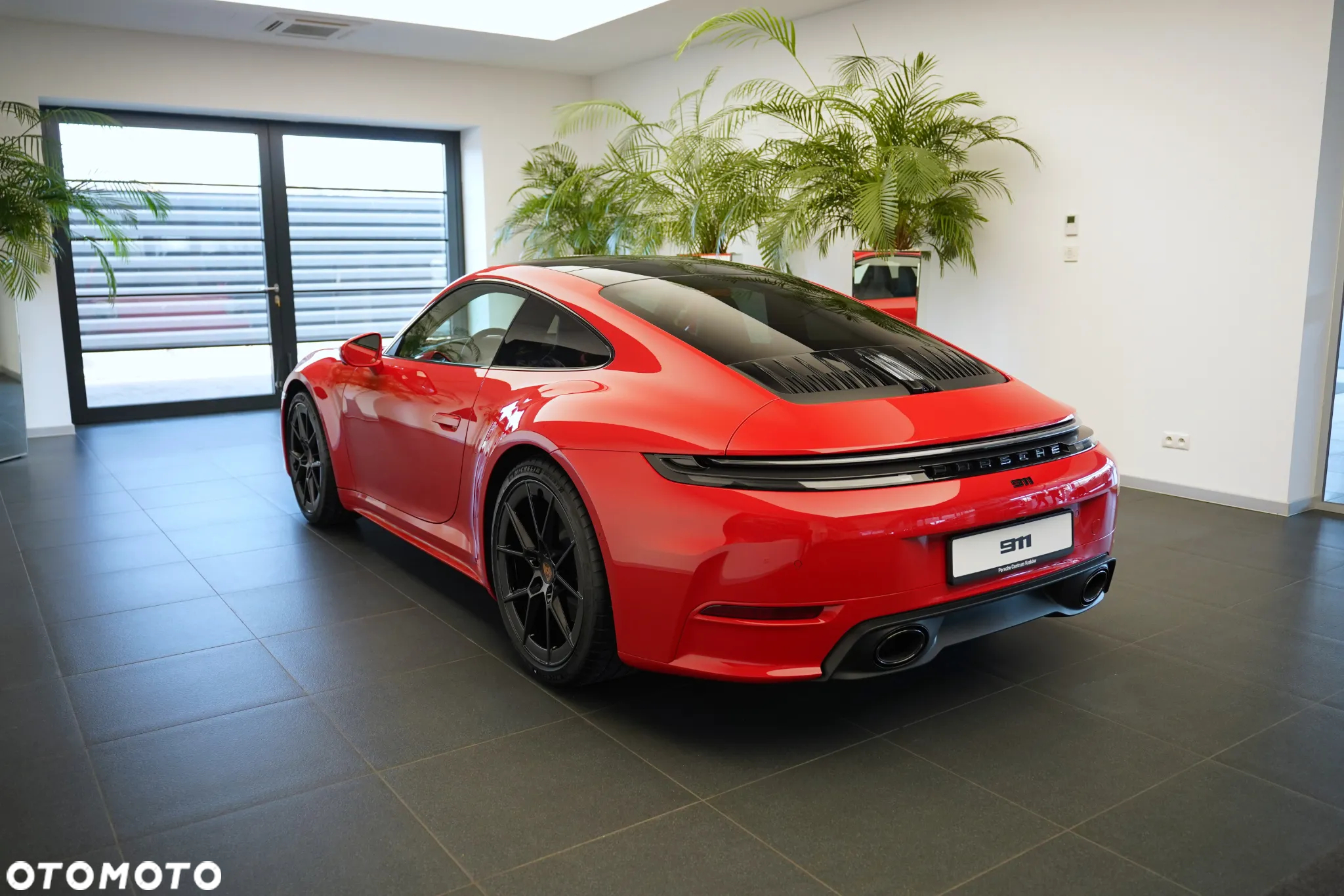 Porsche 911 Carrera - 2