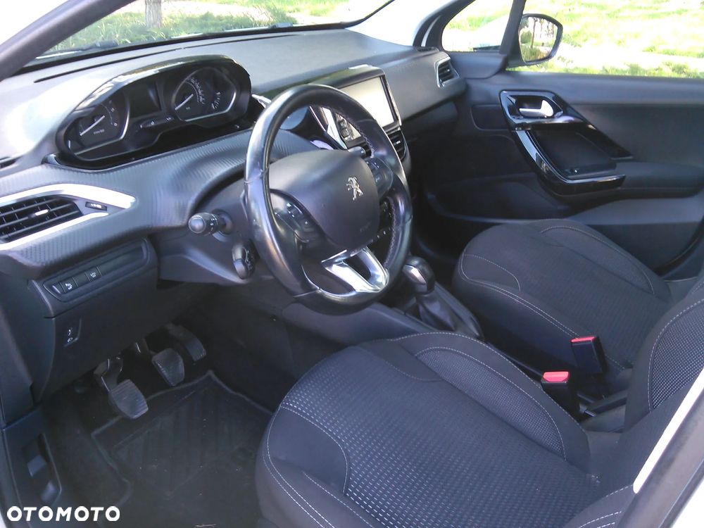 Peugeot 208 1.5 BlueHDi Signature S&S - 9