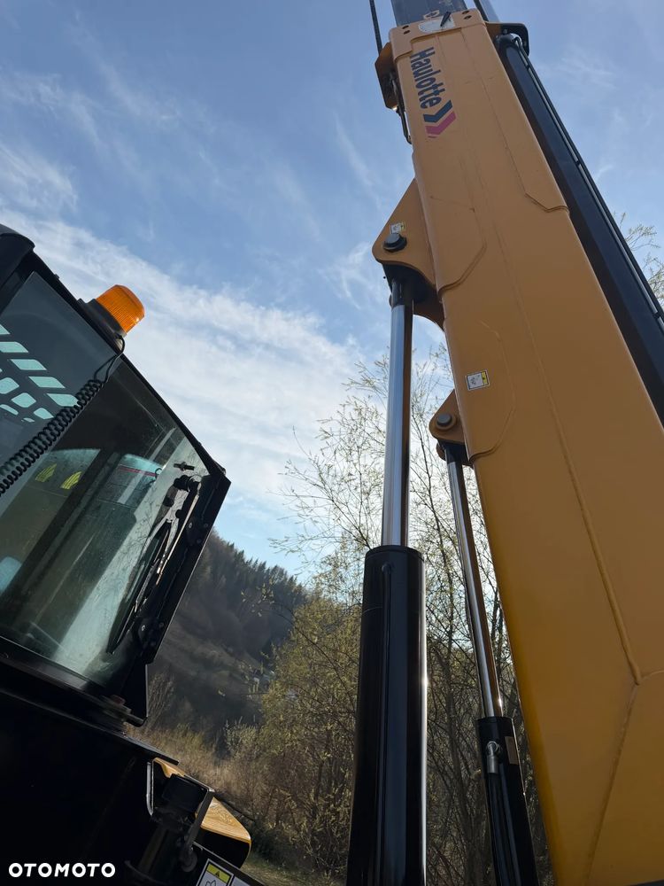 Haulotte HTL 4017 Ładowarka Teleskopowa Dźwig 17m. z Bocianem 22m. Łyżka szufla. widły z Hydraulicznym posuwem! Maszyna z Komuny Norweskiej! Jak Nowa z Salonu. DEKRA aktualna na cały osprzęt! Kamera + szybkozłącze! Bocian 5m. Szybka wolna jazda! Pełna Dokumentacja Serwisowa! Opony zero zużycia! Zero luzów i wycieków! Stabilizatory 2ośie. Wielka Okazja 3430 mtg! Webasto. Gniazdo 220v. Bogata Wersja Norweska - 27