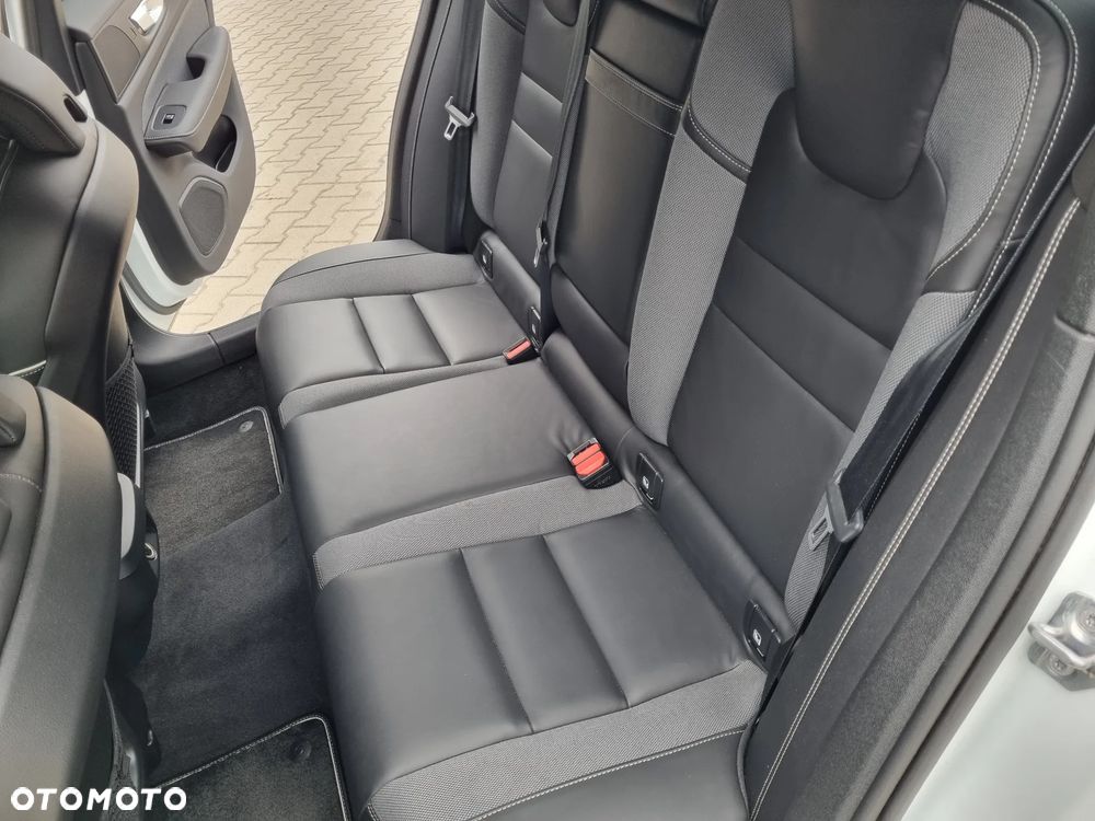 Volvo S60 T4 R-Design - 32
