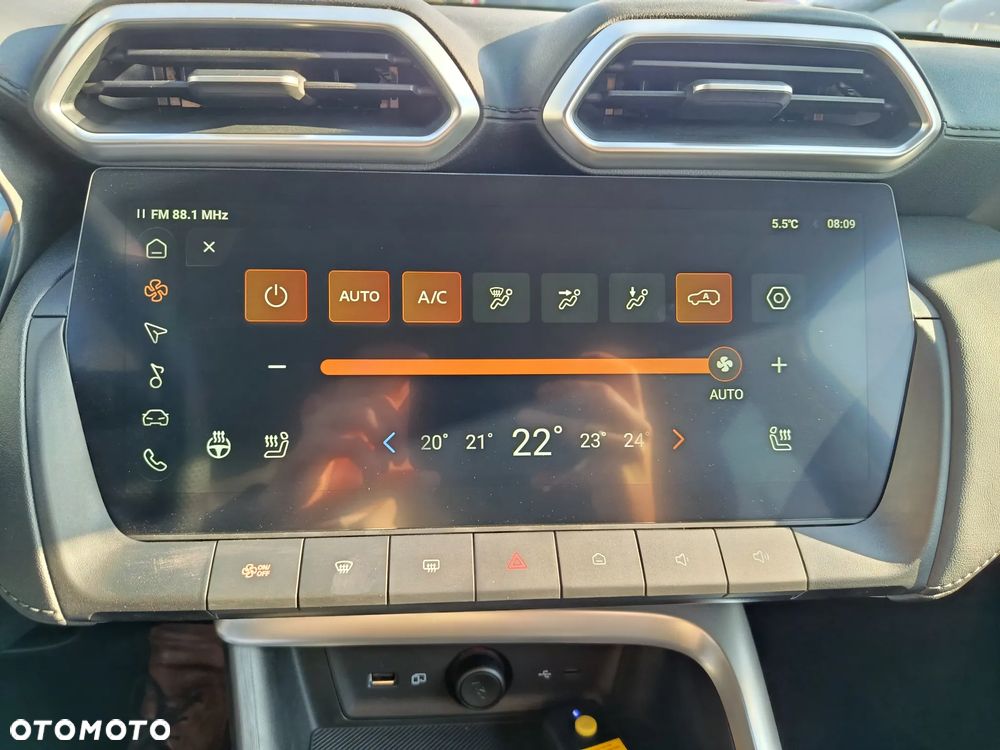 MG ZS Hybrid+ - 16