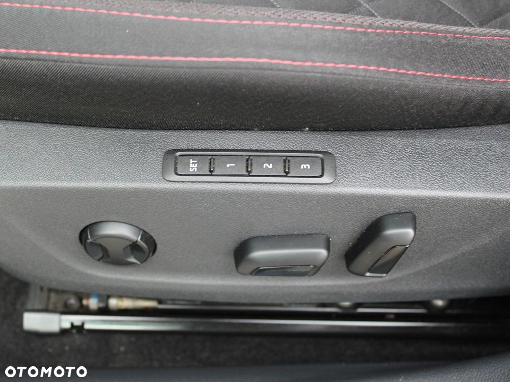 Skoda Octavia 2.0 TSI RS 245 DSG - 39