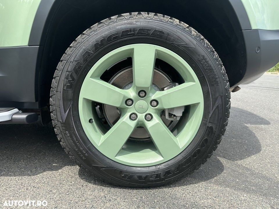Land Rover Defender - 38