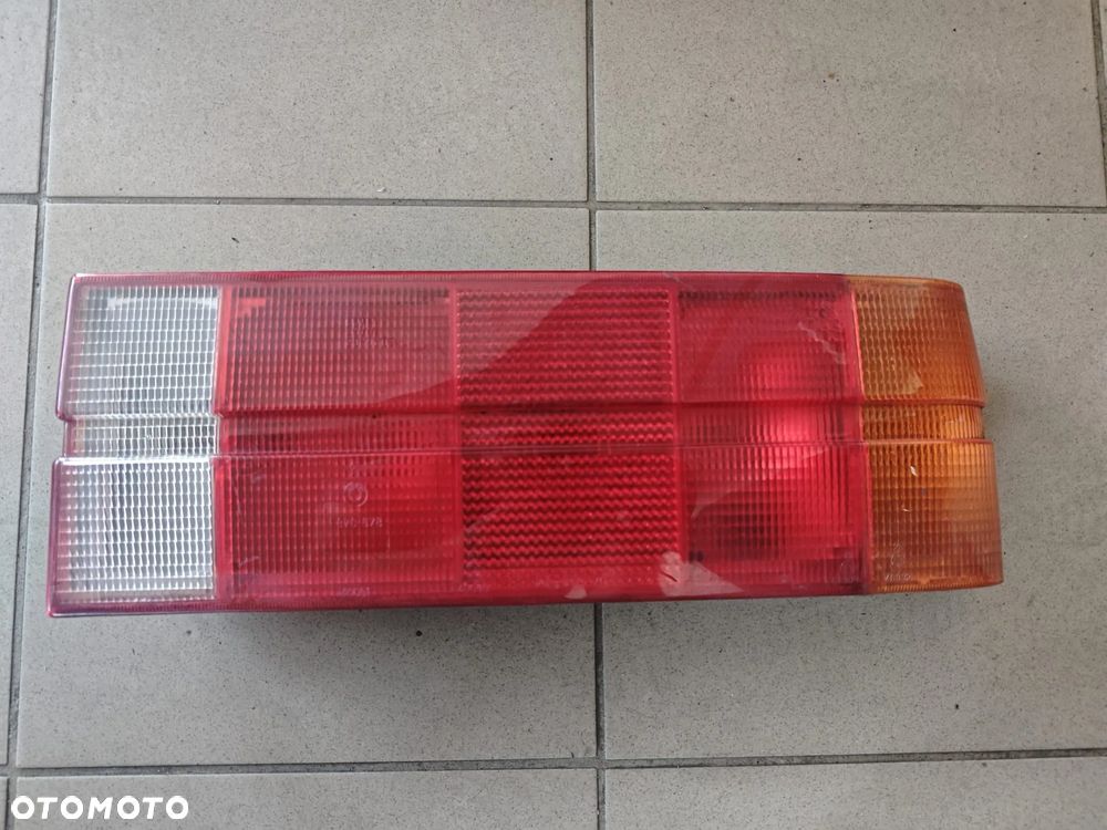 BMW E30 Lampa tylna prawa KOMPLETNA 1370678