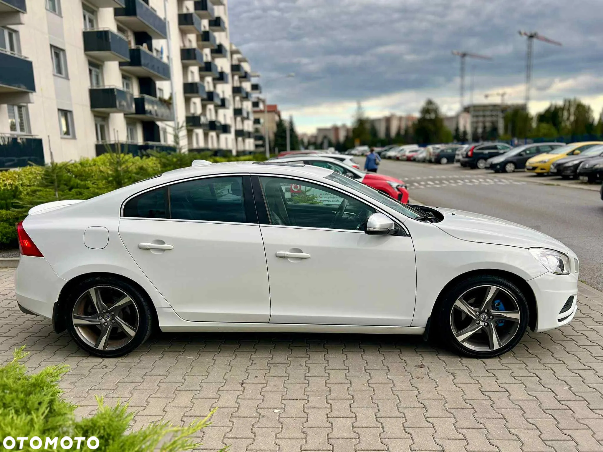 Volvo S60 D5 R-Design - 9