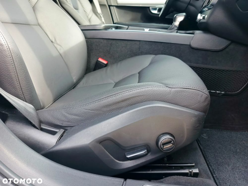 Volvo V90 D5 AWD Momentum - 22