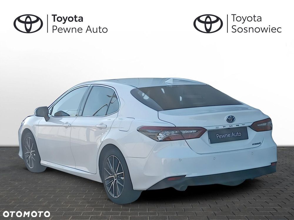 Toyota Camry - 4