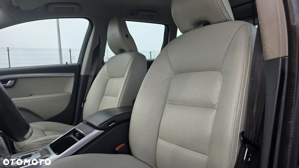 Volvo XC 70 - 18