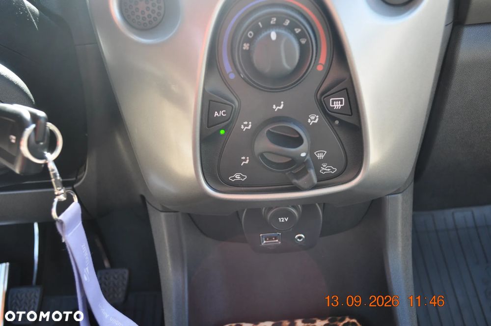 Toyota Aygo x-play touch - 29