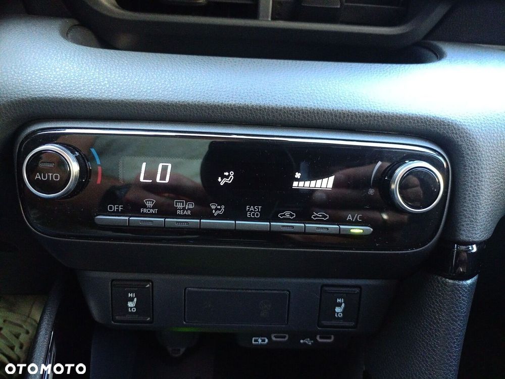 Toyota Yaris Hybrid 1.5 Style - 17