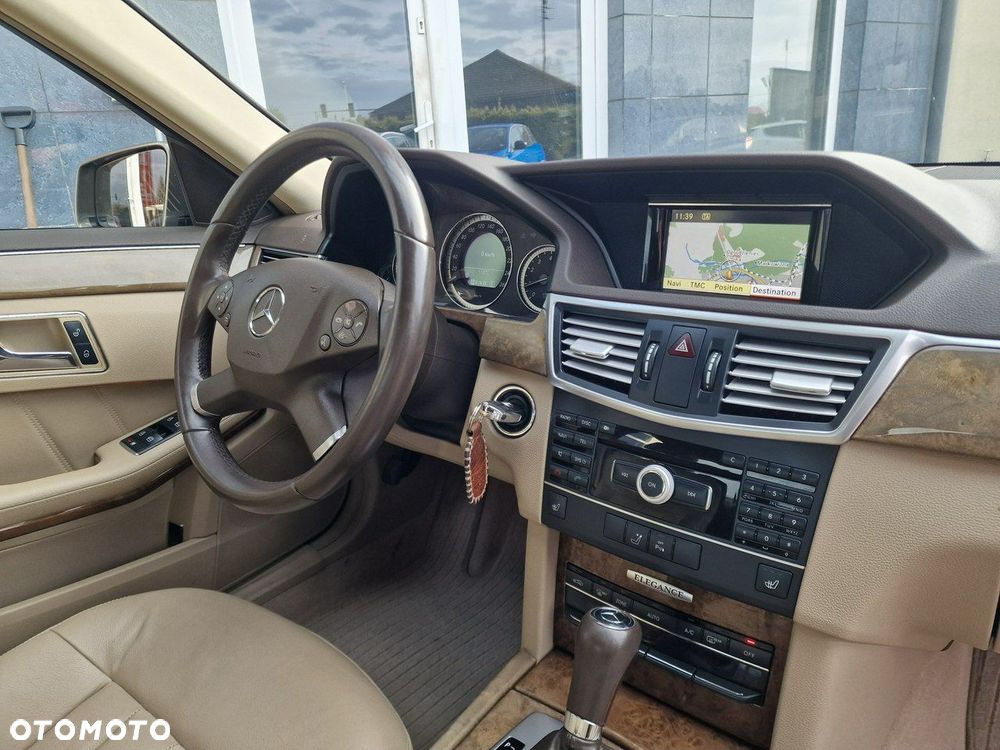 Mercedes-Benz Klasa E 250 BlueEFFICIENCY 7G-TRONIC Elegance - 25