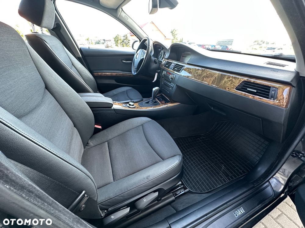 BMW Seria 3 320d DPF Touring Edition Fleet - 24