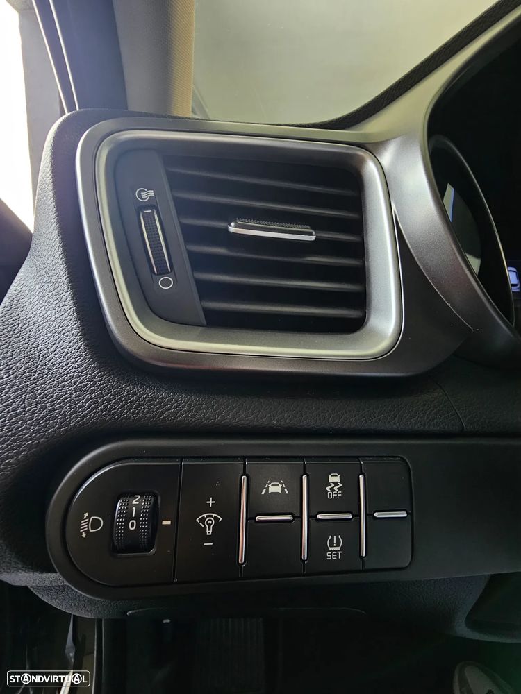 Kia Ceed SW 1.6 CRDi Drive+SRF 7DCT - 11