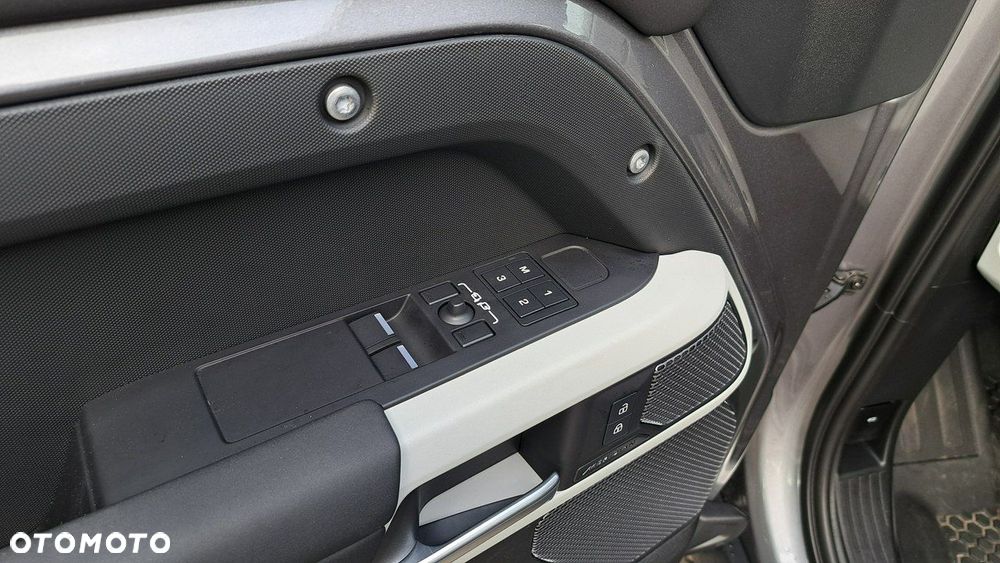 Land Rover Defender - 15