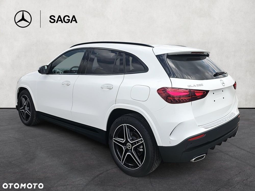 Mercedes-Benz GLA - 8