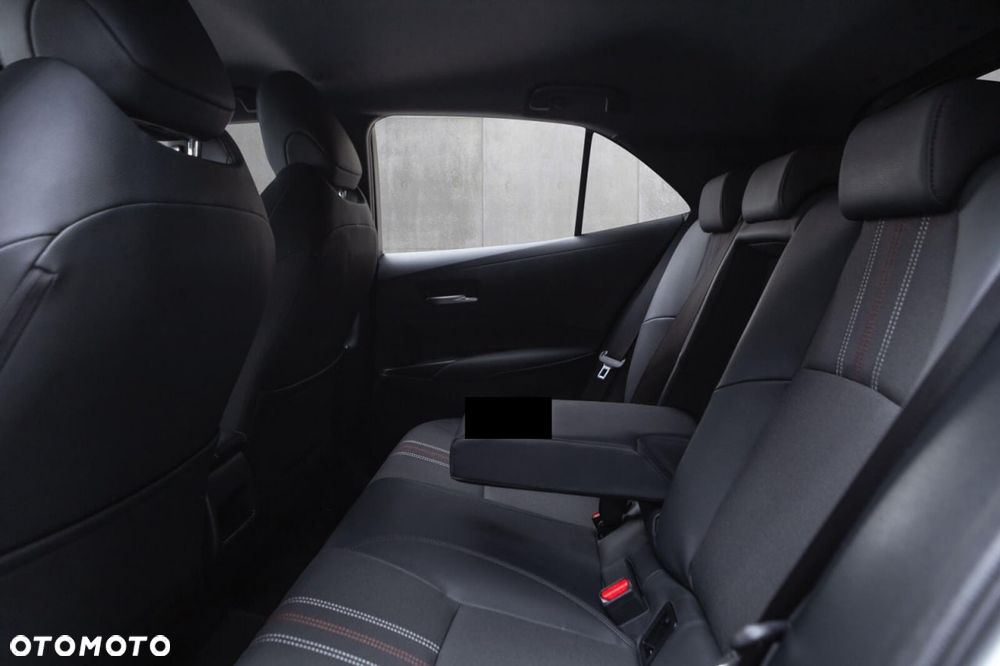 Toyota Corolla 1.8 Hybrid Club - 17