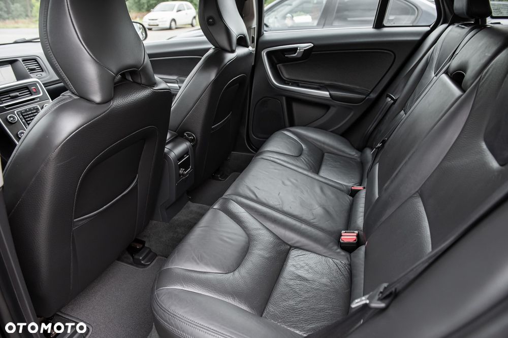 Volvo V60 D2 Summum - 25