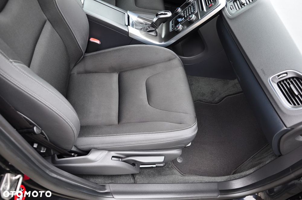 Volvo V60 D3 Geartronic Summum - 30