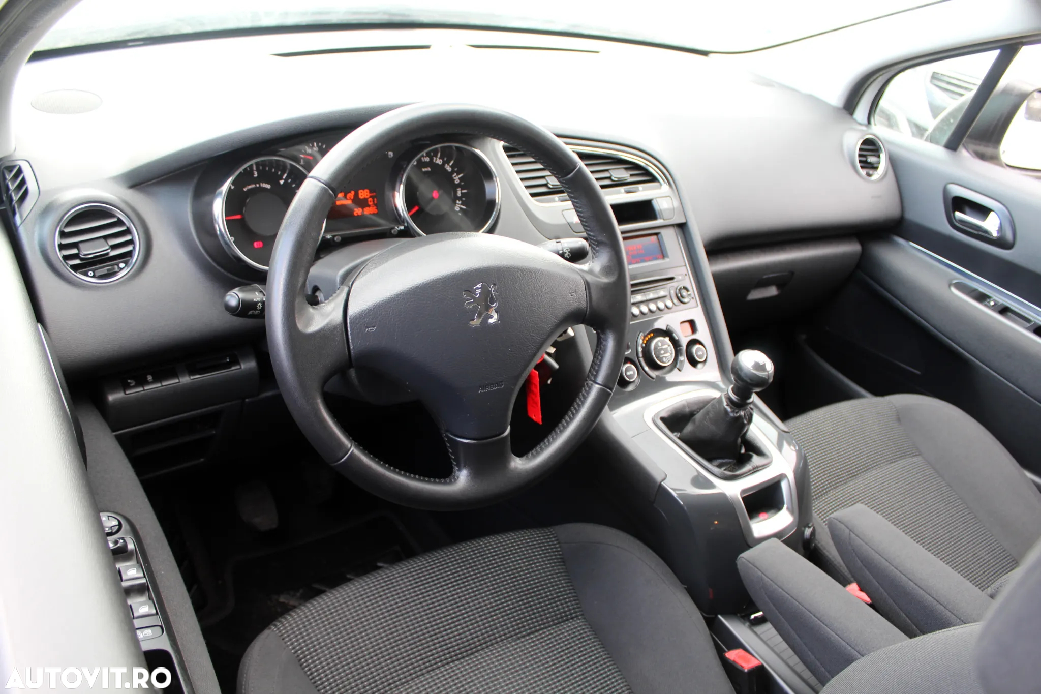 Peugeot 5008 HDI FAP 115 Allure - 8
