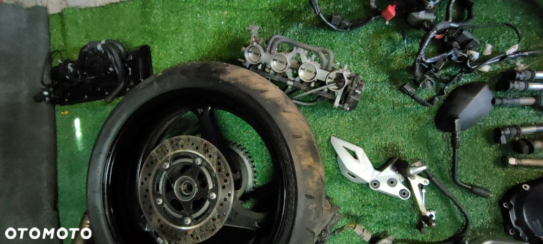 SUZUKI GSR 750 Stelaż felga dekiel set półka mocowanie tablicy tłumik - 6