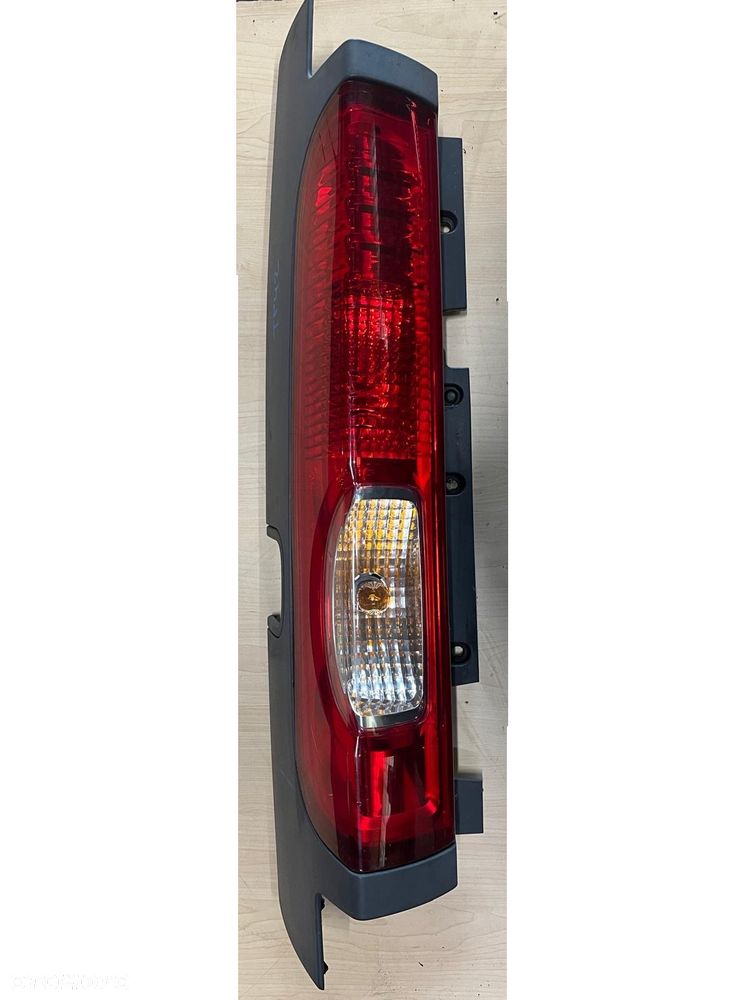 Lampa tylna lewa 93857722 Renault Trafic - 1