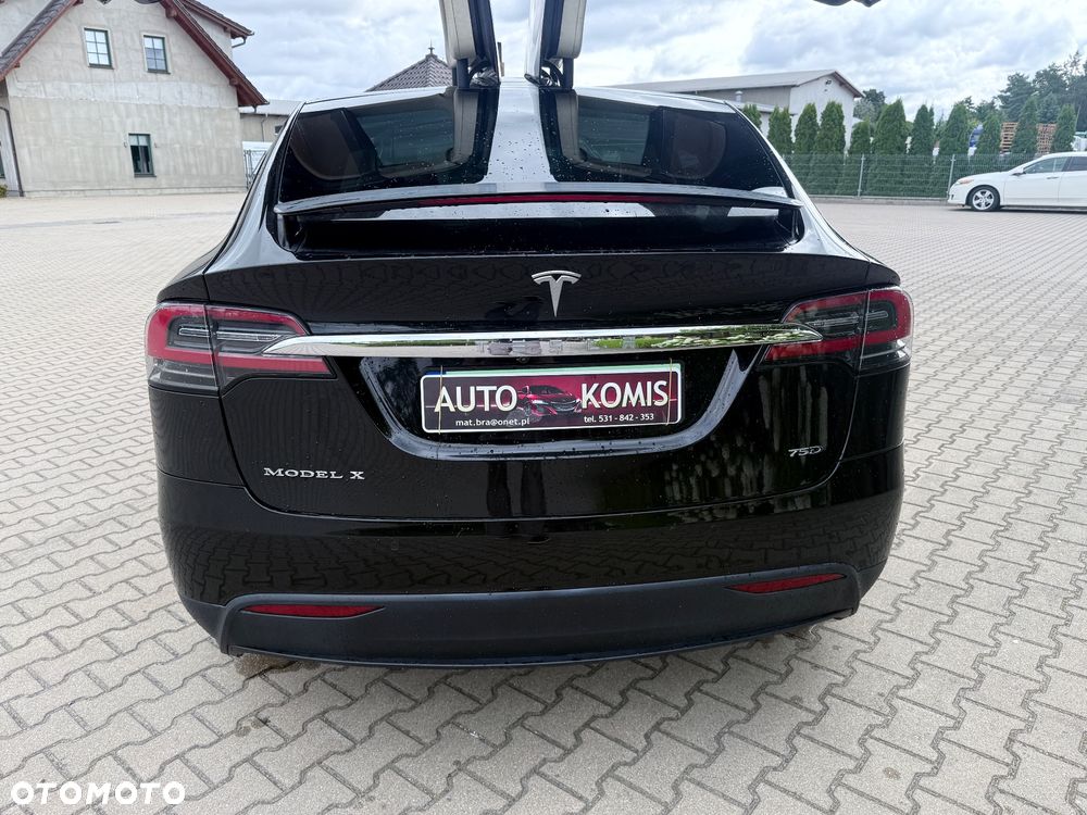 Tesla Model X - 12