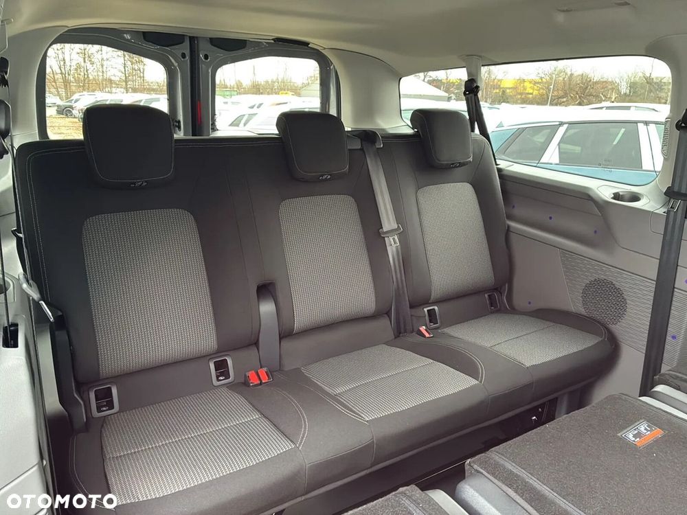 Volkswagen Caravelle - 18