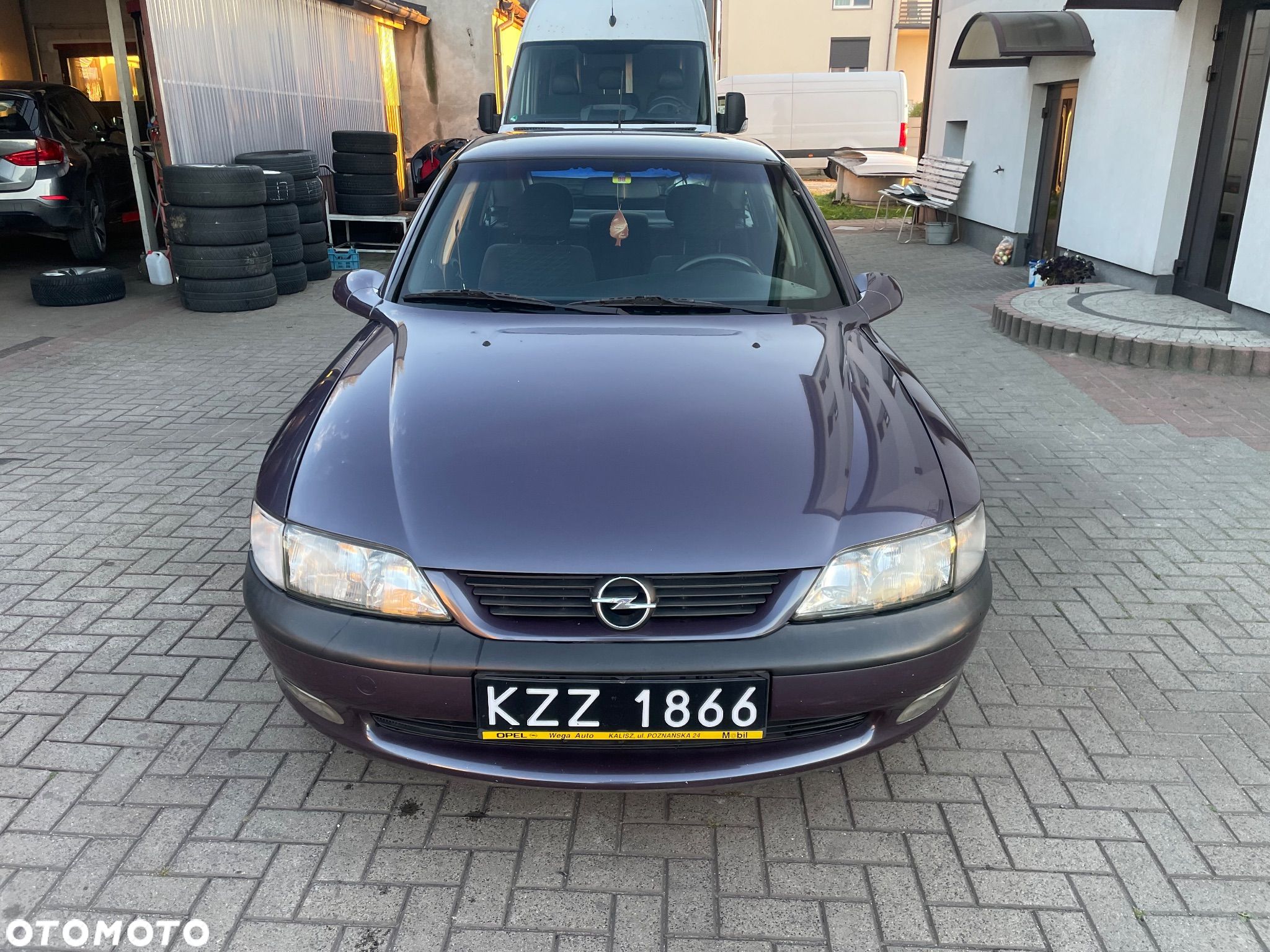 Opel Vectra 2.0-16 CDX - 1