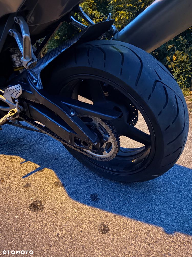 Yamaha R1 - 8