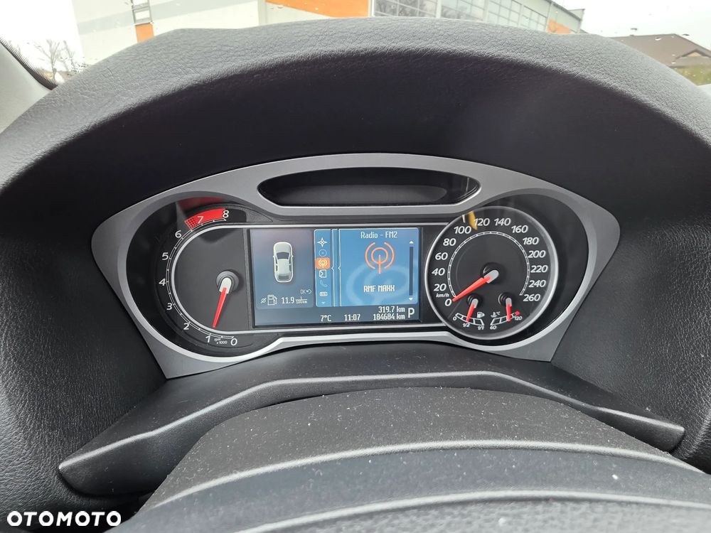 Ford Mondeo 2.3 Ghia - 32